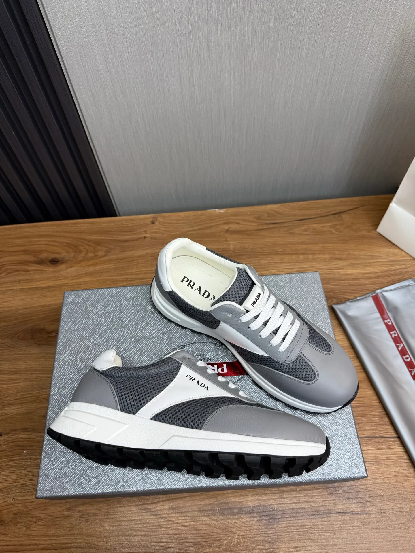 Men's shoes 💰560💰 [PRADA] Hot-selling men's shoes shipped 👏Official website synchronized ⬆️ Original cowhide fabric + cowhide lining, cowhide feet 🐮 1:1 shipment ✔️Original original bottom, 38-45 (45. Customized, non-refundable)